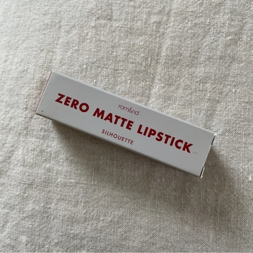 rom&nd Zero Matte Lipstick Red Silhoutte